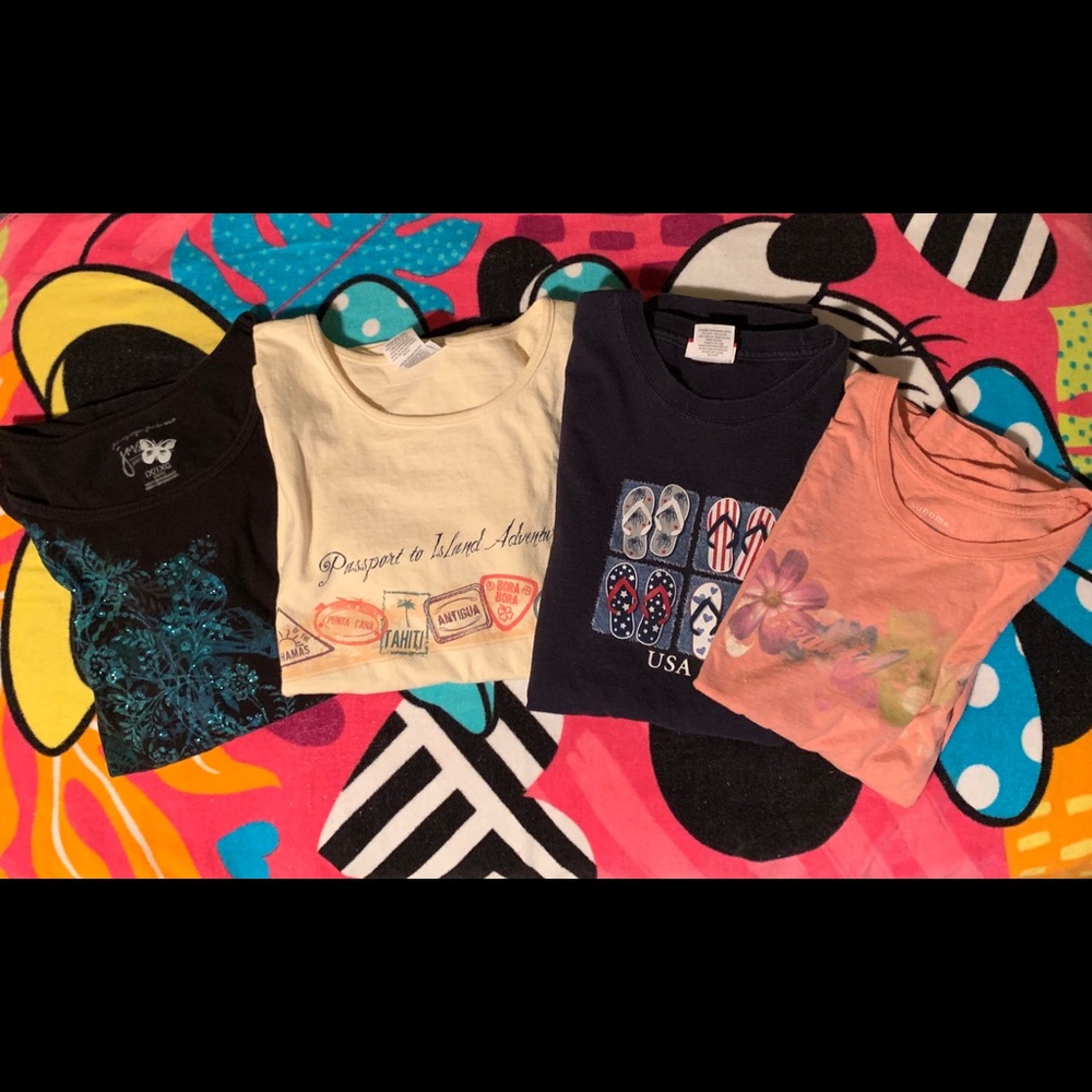 ⛱ bundle of 4 tee shirts